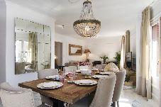 Apartamento en Granada - ChezmoiHomes Glow and elegant 4 BR apartment in the heart of granada parking free