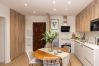 Apartamento en Granada - ChezmoiHomes Central Prime Apartment II FREE Parking