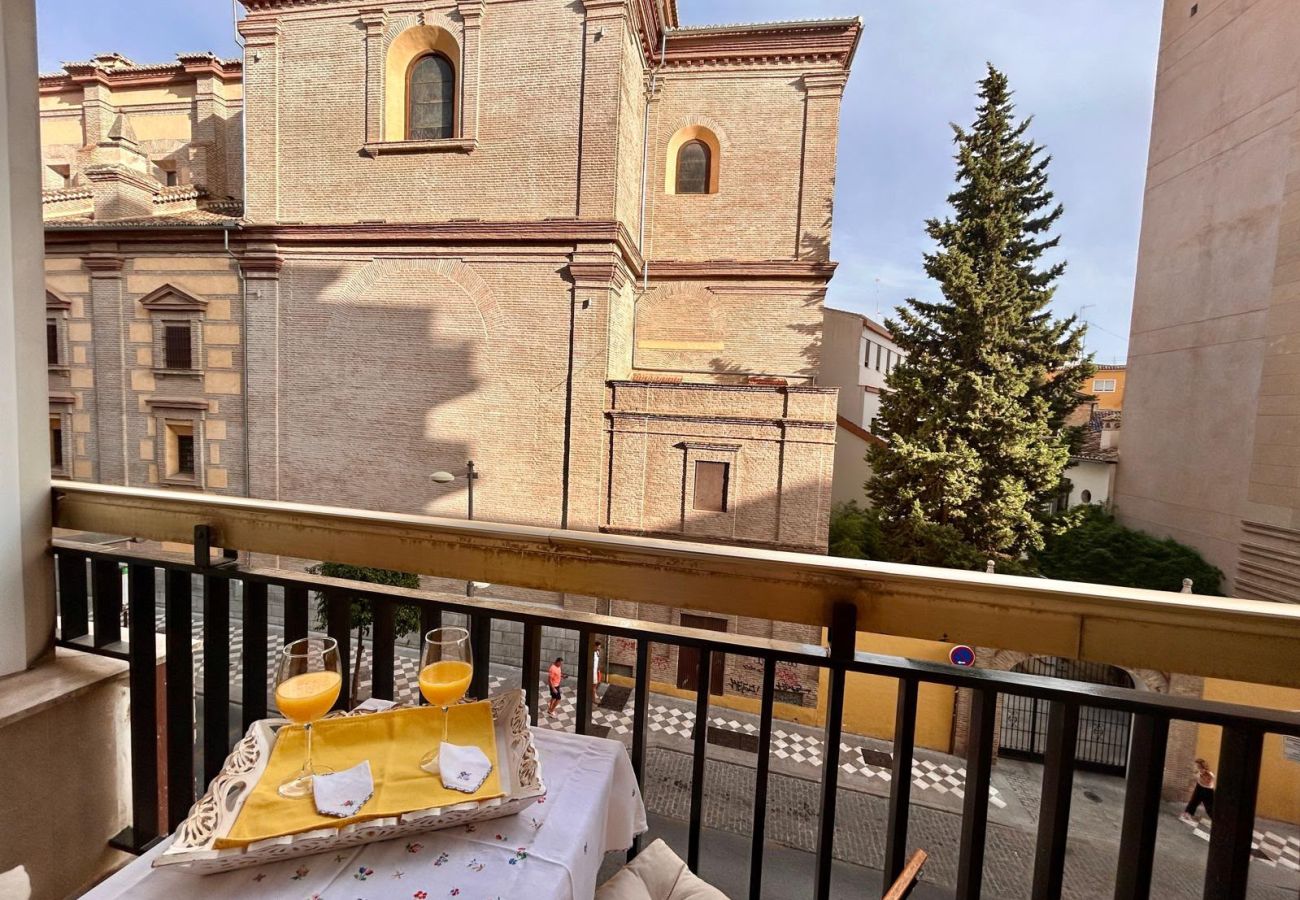 Apartamento en Granada - ChezmoiHomes Central Prime Apartment I FREE Parking