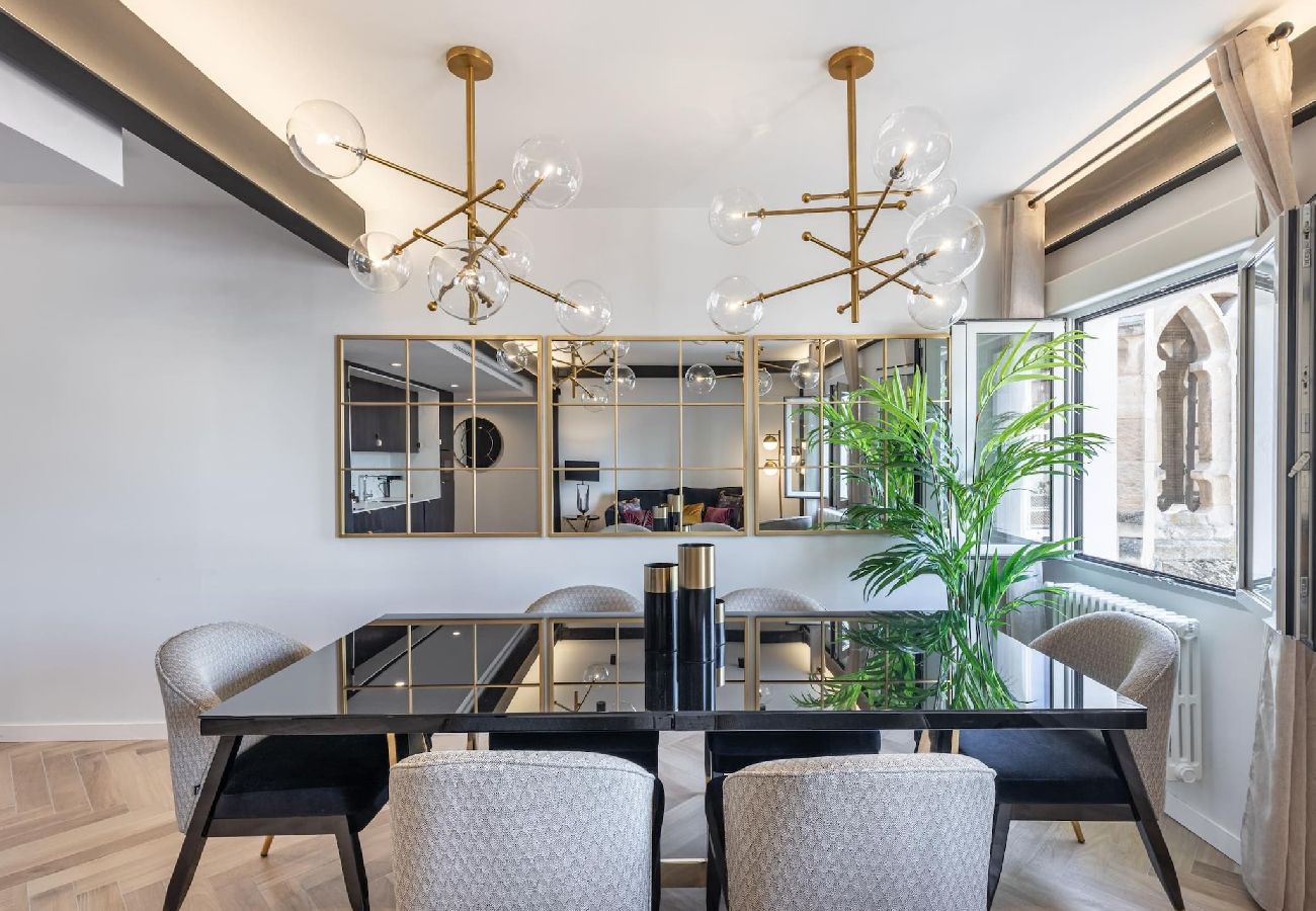 Apartment in Granada - Luxury Alhambra Penthouse Collection Gran Via 3BR 