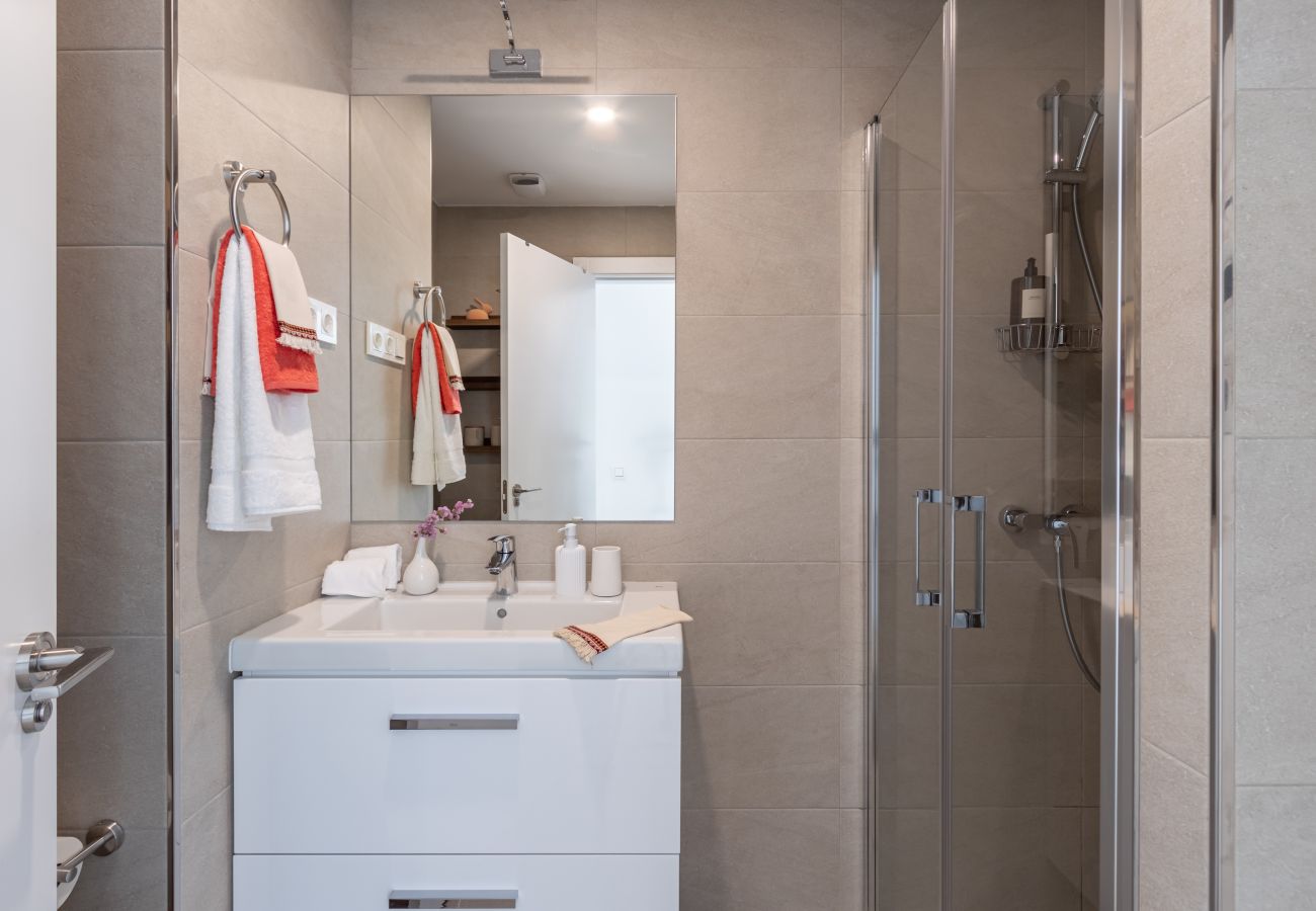 Apartment in Málaga - Malaga Skyline 1 Pool & Parking Free 